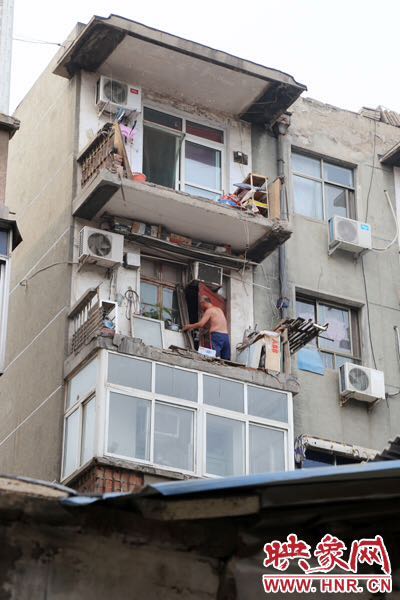 據(jù)了解，該棟房屋建造于1986年，距今已經(jīng)30年。