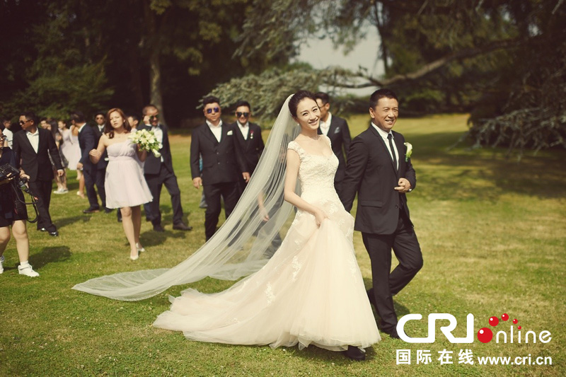 李小冉比利時辦婚禮 朱丹、鐘欣潼、應(yīng)采兒做伴娘