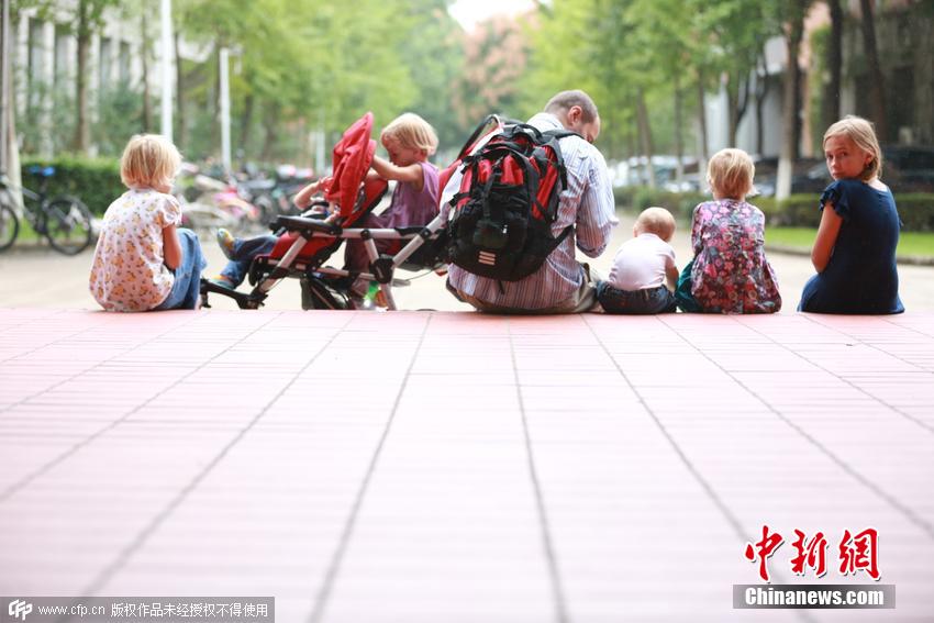 波蘭夫妻癡迷中國文化 帶著六個(gè)女兒來留學(xué) 波蘭夫妻癡迷中國文化 帶著六個(gè)女兒來留學(xué)