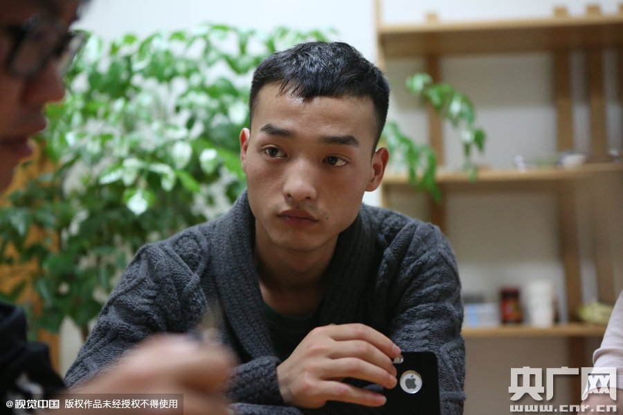 網(wǎng)絡(luò)紅人葉良辰現(xiàn)身浙江臺州，接受記者的專訪。