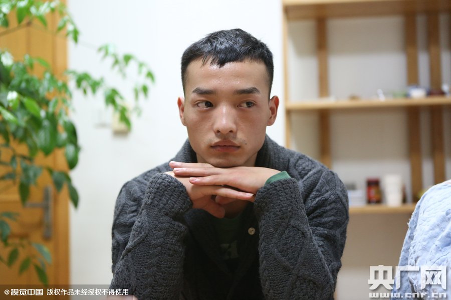 網(wǎng)絡(luò)紅人葉良辰現(xiàn)身浙江臺州，接受記者的專訪。