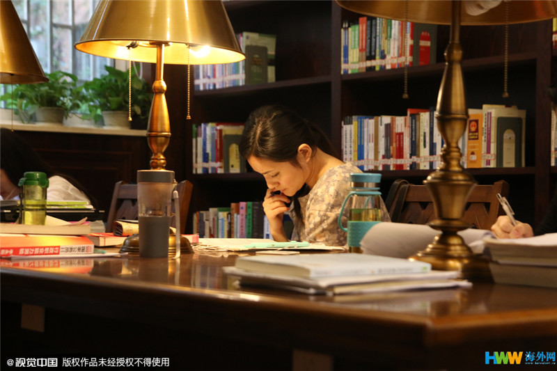 重慶大學(xué)改造翻新的“民國(guó)風(fēng)圖書(shū)館”走紅網(wǎng)絡(luò)，引得無(wú)數(shù)網(wǎng)友點(diǎn)贊