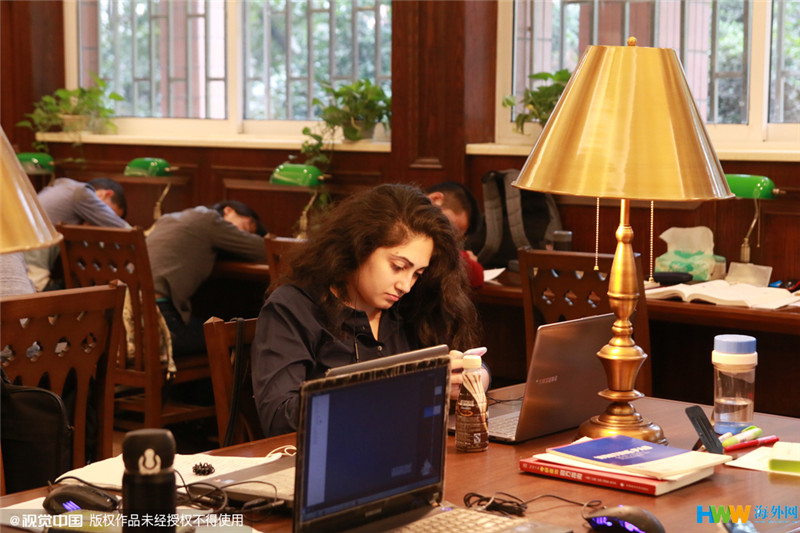 重慶大學(xué)改造翻新的“民國(guó)風(fēng)圖書(shū)館”走紅網(wǎng)絡(luò)，引得無(wú)數(shù)網(wǎng)友點(diǎn)贊