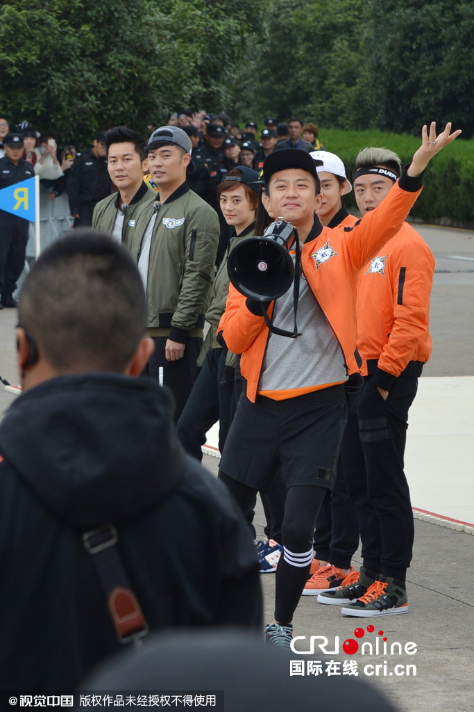 《奔跑吧兄弟》第三季劇組到南京錄制節(jié)目。