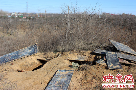 這次被盜的是位于北側(cè)的叔齊墓，墓塚上面有兩個(gè)盜洞，有十多米深。