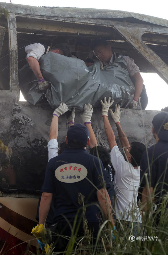 臺(tái)灣出事大巴附近升起一道彩虹 仿佛為遇難者祈福 臺(tái)灣出事大巴附近升起一道彩虹 仿佛為遇難者祈福