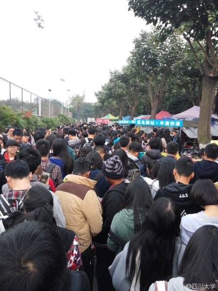 四川一大學(xué)取快遞現(xiàn)場 四川一大學(xué)取快遞現(xiàn)場