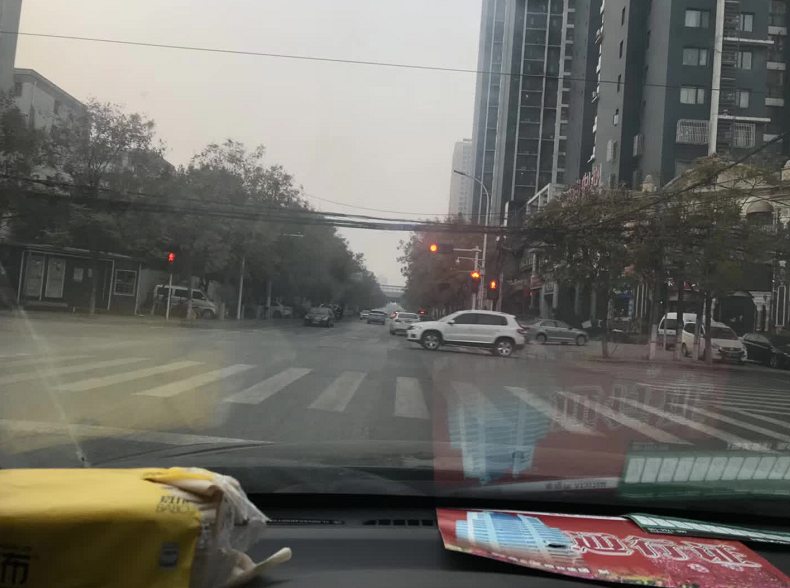 限行第一天！鄭州的早高峰是這個(gè)樣子的