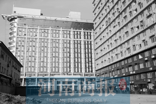 因購(gòu)房尾款沒(méi)有交齊，鄭州一小區(qū)多戶(hù)業(yè)主的生活用水被停掉，有的連續(xù)半個(gè)月沒(méi)水吃。