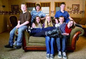 長大后的七胞胎。