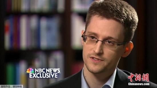 　資料圖：“棱鏡門(mén)”曝光者愛(ài)德華·斯諾登接受美國(guó)全國(guó)廣播公司(NBC)的獨(dú)家采訪(fǎng)。