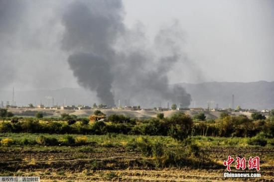 美軍向伊北部進(jìn)行首次空投 正“待命”定點空襲 美軍向伊北部進(jìn)行首次空投 正“待命”定點空襲