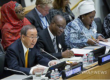 為應(yīng)對埃博拉疫情，秘書長潘基文主持召開高級別會議。