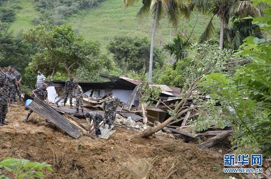 10月29日，斯里蘭卡救援部隊(duì)抵達(dá)山體滑坡災(zāi)區(qū)展開(kāi)救援。