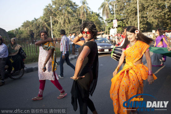 孟加拉國變性人街頭游行 紀(jì)念政府承認(rèn)第三性別一周年 孟加拉國變性人街頭游行 紀(jì)念政府承認(rèn)第三性別一周年