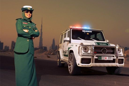 俄媒盤點世界最奇葩交警:騎駱駝開拖拉機(圖) 俄媒盤點世界最奇葩交警:騎駱駝開拖拉機(圖)