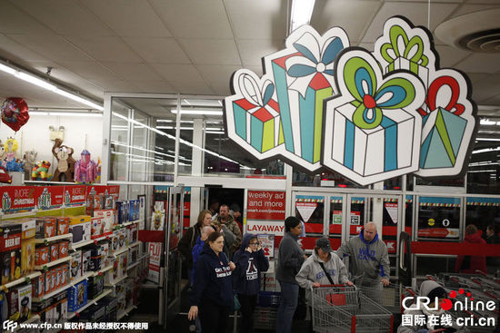 美國民眾搶購打折商品 迎“黑色星期五”血拼日(高清組圖)