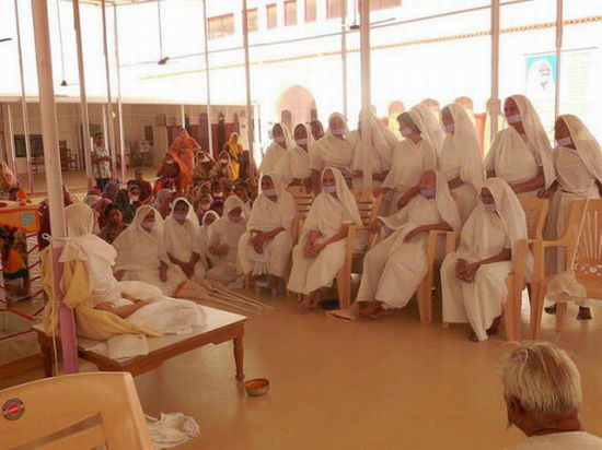 揭秘印度古老耆那教禁食儀式 每年數(shù)百信徒餓死(組圖) 揭秘印度古老耆那教禁食儀式 每年數(shù)百信徒餓死(組圖)