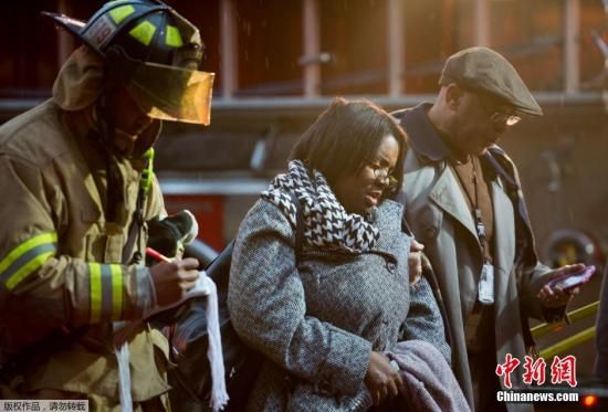 當(dāng)?shù)貢r間1月12日，美國華盛頓市中心朗方廣場站突然冒出濃煙，事件導(dǎo)致一名女性喪生。