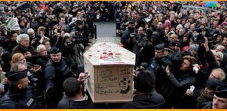 圖為送葬當(dāng)天的場(chǎng)景。