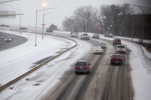 特大暴風(fēng)雪襲擊美國(guó)東北部，多州進(jìn)入緊急狀態(tài)。