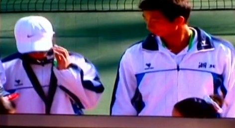 網(wǎng)友曝李娜九運(yùn)會(huì)領(lǐng)獎(jiǎng)臺(tái)上疑被當(dāng)眾扇耳光(圖) 網(wǎng)友曝李娜九運(yùn)會(huì)領(lǐng)獎(jiǎng)臺(tái)上疑被當(dāng)眾扇耳光(圖)