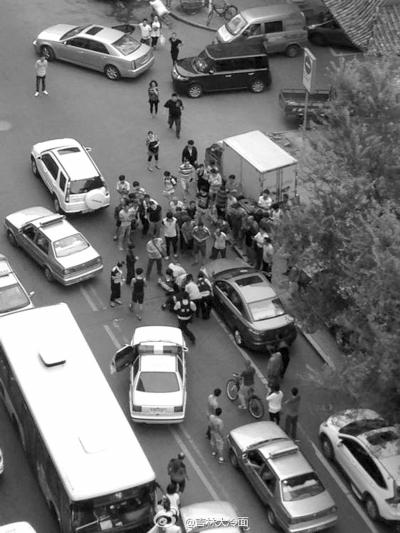 吉林延吉男子商場(chǎng)砍人致2死 家屬稱(chēng)其有抑郁癥史