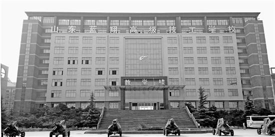 解密藍翔技校:1周1天放風(fēng)時間 攝像頭遍布全校 解密藍翔技校:1周1天放風(fēng)時間 攝像頭遍布全校