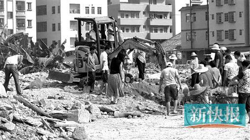 村民挖到錢幣引來挖掘機(jī)掘?qū)?調(diào)查系風(fēng)水物品 村民挖到錢幣引來挖掘機(jī)掘?qū)?調(diào)查系風(fēng)水物品