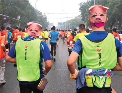 參賽現(xiàn)場，有“猴哥”就有“豬八戒”。