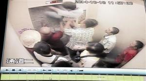 挖出的墻洞能讓一個(gè)身材嬌小的男子鉆出。