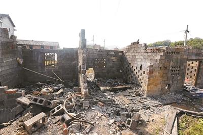 湖南省婁底市婁星區(qū)石井鎮(zhèn)山泉村橋溪港煤礦設(shè)備被搶劫一空，形成了廢墟