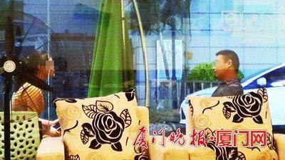 謝某約本報(bào)女記者在廈大附近一家咖啡廳見(jiàn)面，侃侃而談