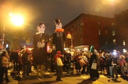 年底將近，派對集中，如何讓子女免受不良人士的侵犯，家長需要警惕并提醒子女注意。（美國《世界日報(bào)》/黃伊奕 攝）