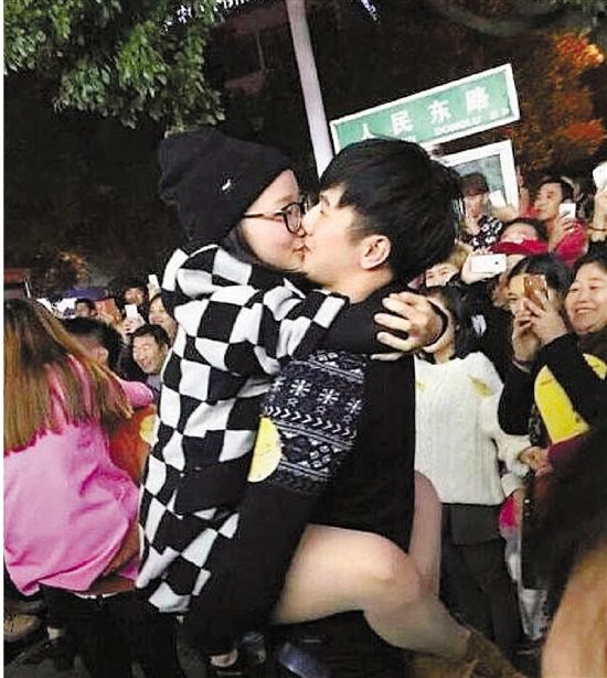 雖只是縣城的比賽，但水準(zhǔn)著實(shí)不低，居然有選手采用考拉式。