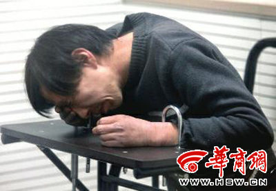 3月29日，多次騷擾孕婦的賈某在公安蓮湖分局接受訊問