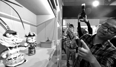 北京故宮吉祥物“壯壯”和“美美”昨天首度對外亮相。中新社發(fā)