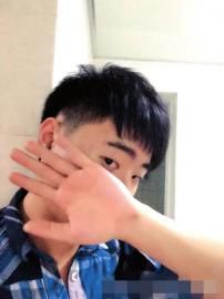 事發(fā)前，小曾發(fā)出一張剛剛剪完短發(fā)的照片。