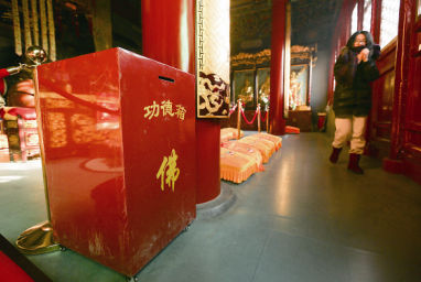 景區(qū)私設(shè)的功德箱已全部撤換，留下的功德箱屬于僧眾