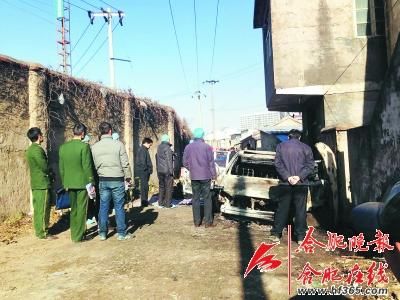 合肥一失火轎車后座發(fā)現兩具尸體(圖) 合肥一失火轎車后座發(fā)現兩具尸體(圖)