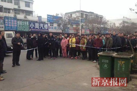 亳州路邊垃圾桶內(nèi)驚現(xiàn)碎尸。網(wǎng)友供圖