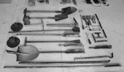 盜墓團(tuán)伙使用工具 圖片來(lái)源:中安在線