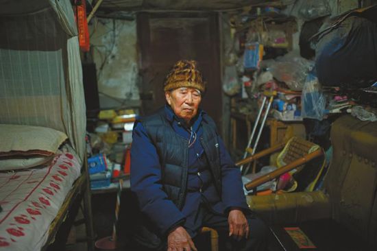 1月14日，成都五塊石車站附近，廖弟友在家接受記者采訪。