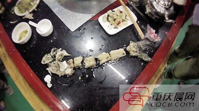 拼出魚(yú)骨，推斷魚(yú)沒(méi)有3斤8兩。 本報(bào)記者 平索茜 攝