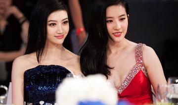 除了白，在合影中還有另外一個制勝法寶，就是——高。