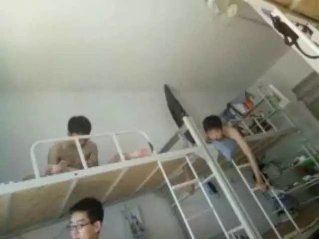 這個學(xué)校的男生宿舍火了！女同學(xué)都喊著要嫁