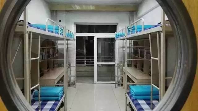 這個學(xué)校的男生宿舍火了！女同學(xué)都喊著要嫁