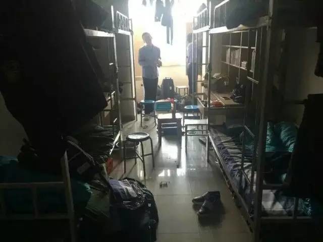 這個學(xué)校的男生宿舍火了！女同學(xué)都喊著要嫁