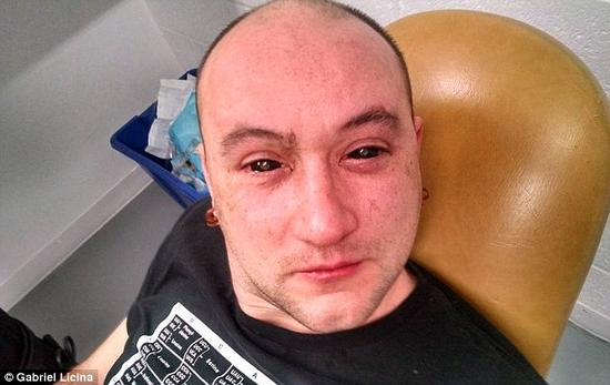 一支來自加州的研究團隊研發(fā)了一種能使人類擁有夜視能力的藥水。該溶液由二氫卟吩e6與胰島素和生理鹽水混合而成。在往實驗對象加西亞?里西納眼中滴入少量溶液之后，他的眼睛先是呈現(xiàn)全黑色，但在藥水被吸收之后即恢復(fù)正常。