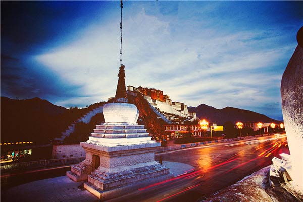 不要溫和地走進(jìn)那個良夜 因?yàn)橐固溃? width=